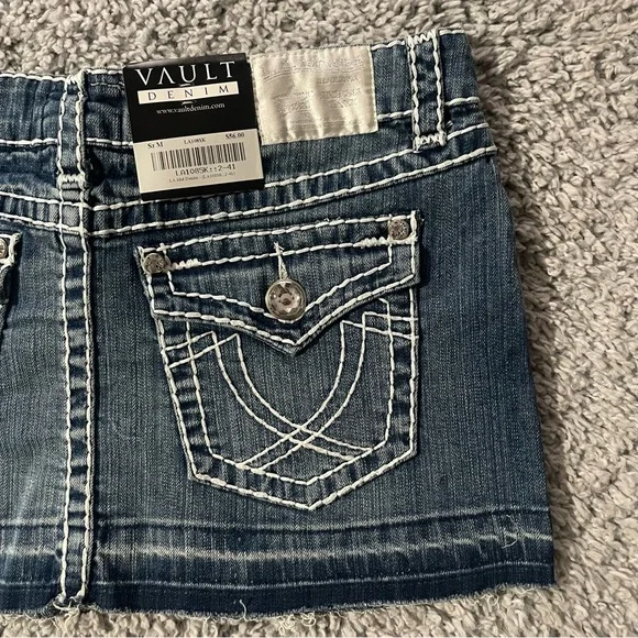 Y2K low-rise mini denim skirt - Picture 3 of 7